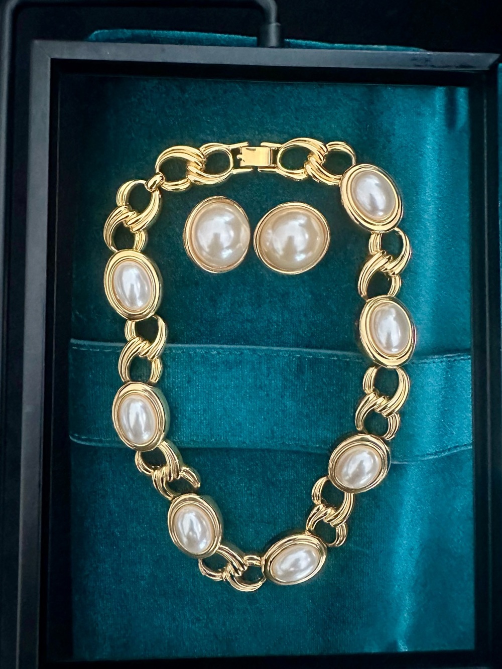 Gold-Tone Pearl Link Necklace & Earring Set - Elegant Cream Pearls
